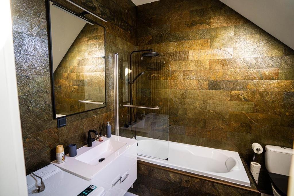N & G Apartments Rîşnov Luaran gambar